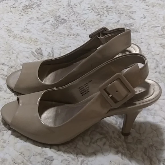 Women high heel shoe by Kenneth Cole 71/2 - Picture 2 of 9